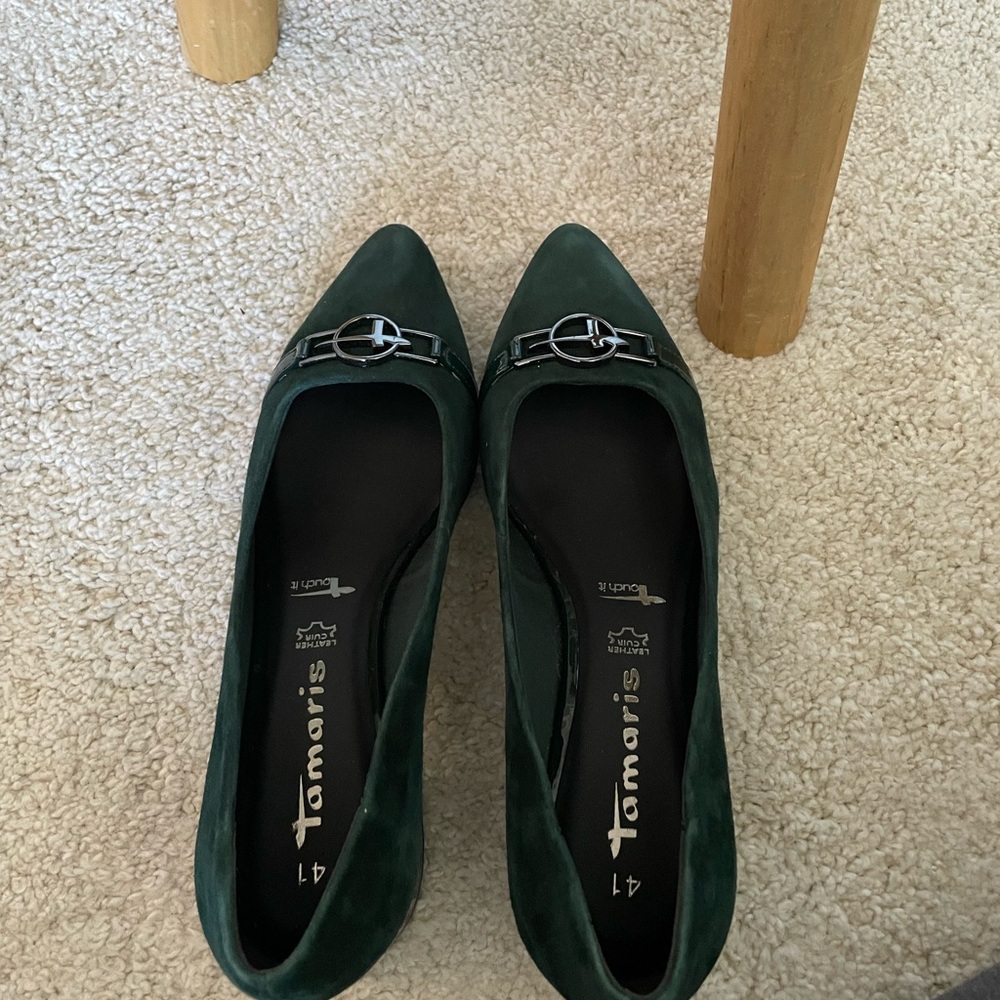 Women's Green Suede kitten heels